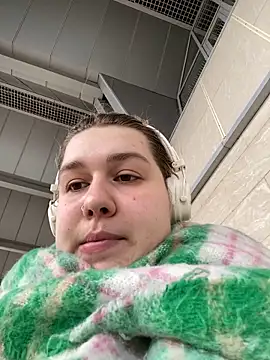 SuzieMurray online show from March 18, 8:17 am