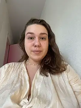 SuzieMurray online show from November 15, 8:18 am