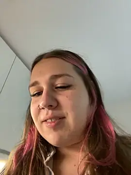 SuzieMurray online show from September 24, 11:17 am