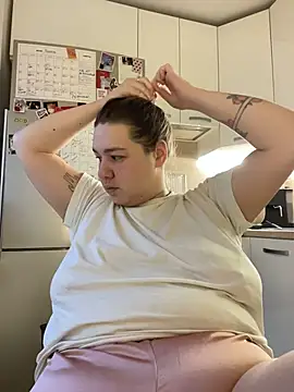 SuzieMurray online show from November 27, 6:47 am