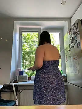Snapshot of SuzieMurray chatting on June 19, 8:20 am SuzieMurray online show from June 19, 8:20 am