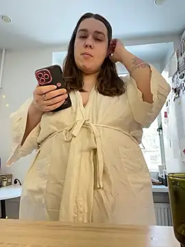 SuzieMurray online show from February 18, 8:22 am