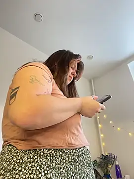 SuzieMurray online show from February 1, 8:12 am