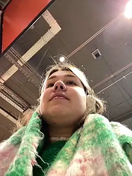 SuzieMurray online show from March 11, 8:08 am