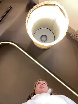 SuzieMurray online show from February 18, 8:16 am