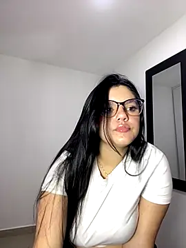 kimberlyhills1 online show from October 10, 3:29 am