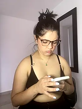 kimberlyhills1 online show from October 16, 7:22 pm