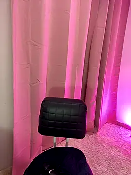 Snapshot of kimberlyhills1 chatting on December 22, 5:29 am kimberlyhills1 online show from December 22, 5:29 am