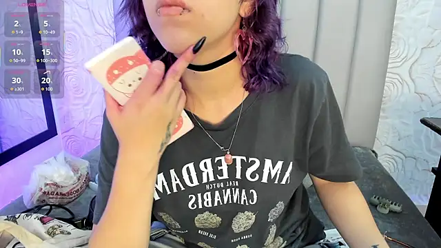 Snapshot of AlexaFoxy18 chatting on March 4, 8:00 am AlexaFoxy18 online show from March 4, 8:00 am