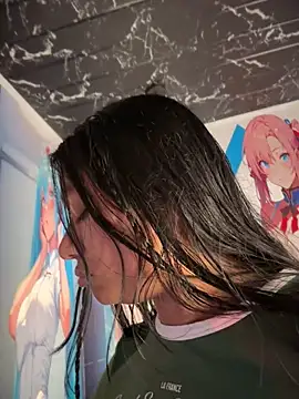 Im Little online show from April 15, 3:01 am