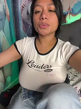 Snapshot of Im_Little chatting on November 22, 4:00 am Im Little online show from November 22, 4:00 am