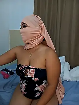 Snapshot of Kendra_Kait chatting on February 19, 12:14 am Kendra Kait online show from February 19, 12:14 am