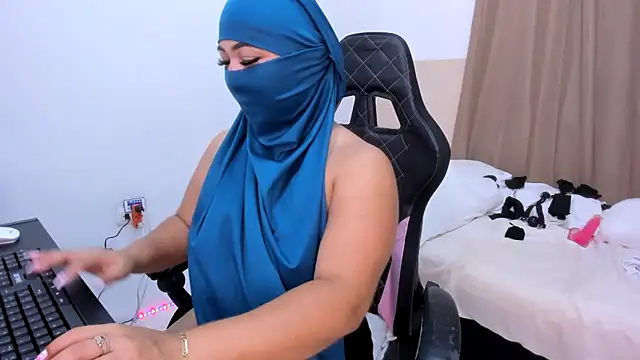 Snapshot of Kendra_Kait chatting on March 8, 12:11 am Kendra Kait online show from March 8, 12:11 am