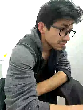 charlesss19 online show from February 26, 11:11 am