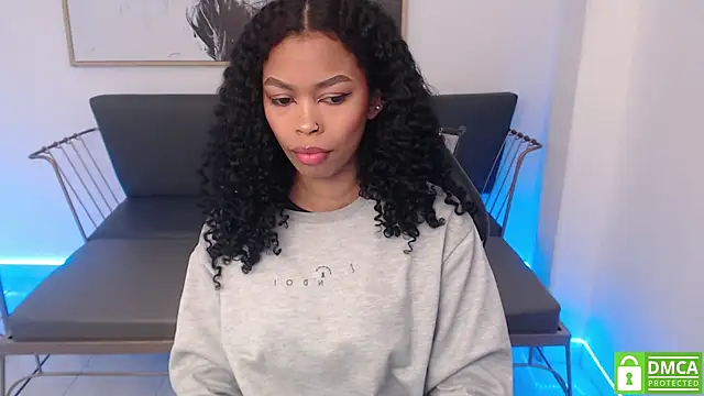 Snapshot of Shenna_brunette_ chatting on February 6, 1:10 pm Shenna brunette online show from February 6, 1:10 pm