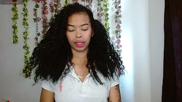 Snapshot of Shenna_brunette_ chatting on December 14, 3:06 pm Shenna brunette online show from December 14, 3:06 pm