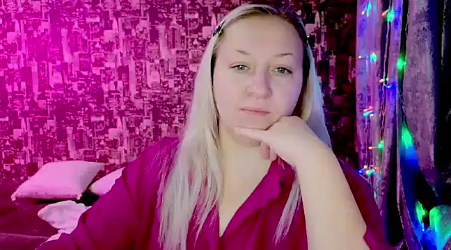 Snapshot of sarakatherin chatting on December 1, 8:14 pm sarakatherin online show from December 1, 8:14 pm