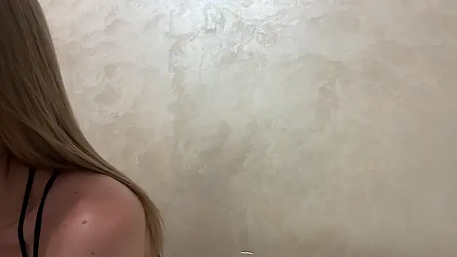 Snapshot of CaitlinaJayne23 chatting on November 28, 7:03 pm CaitlinaJayne23 online show from November 28, 7:03 pm