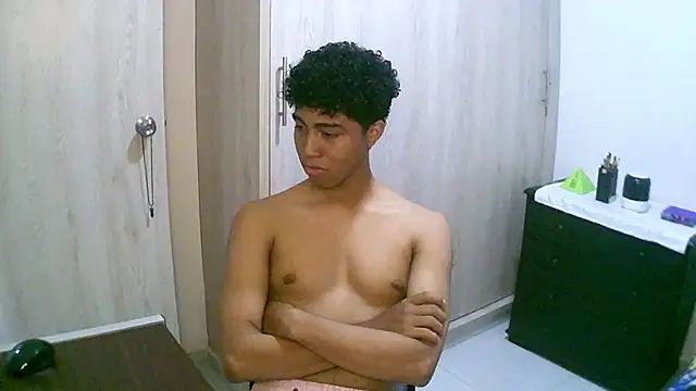 Snapshot of sexy_diamante_ chatting on September 29, 1:45 am sexy diamante online show from September 29, 1:45 am