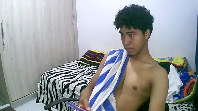 Snapshot of sexy_diamante_ chatting on October 23, 10:41 pm sexy diamante online show from October 23, 10:41 pm