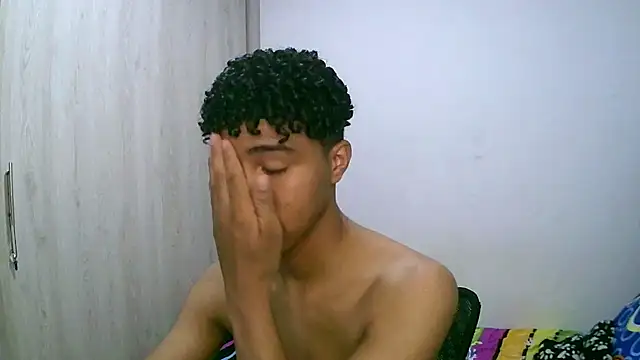 Snapshot of sexy_diamante_ chatting on November 7, 1:54 am sexy diamante online show from November 7, 1:54 am