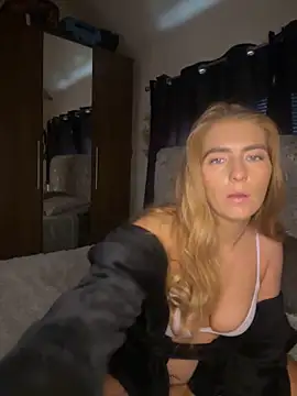 Snapshot of Summer_Paige chatting on January 12, 1:37 pm Summer Paige online show from January 12, 1:37 pm