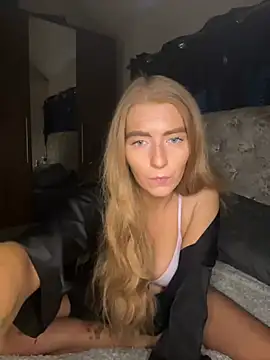 Snapshot of Summer_Paige chatting on March 9, 5:17 pm Summer Paige online show from March 9, 5:17 pm