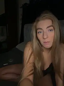 Snapshot of Summer_Paige chatting on October 19, 1:08 am Summer Paige online show from October 19, 1:08 am