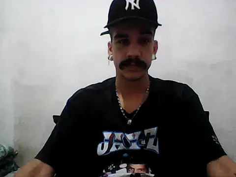 gatobranco001 online show from June 11, 8:06 pm