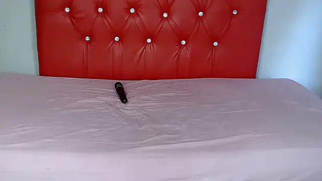 EbonyBentley online show from December 5, 6:12 am