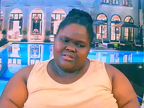 Snapshot of EbonyHotBuns chatting on December 2, 10:00 pm EbonyHotBuns online show from December 2, 10:00 pm