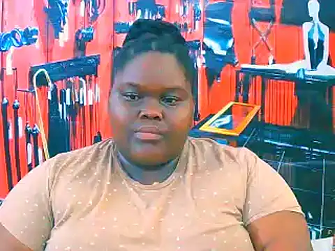 Snapshot of EbonyHotBuns chatting on November 16, 9:19 pm EbonyHotBuns online show from November 16, 9:19 pm