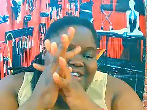 Snapshot of EbonyHotBuns chatting on October 28, 9:19 am EbonyHotBuns online show from October 28, 9:19 am