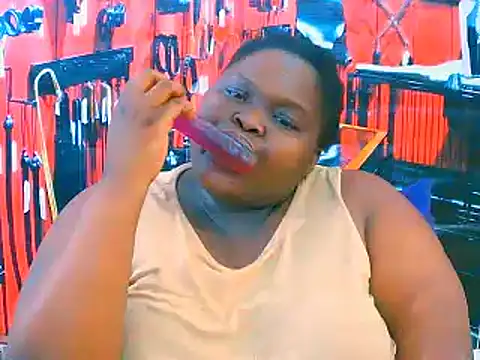 Snapshot of EbonyHotBuns chatting on October 29, 9:36 pm EbonyHotBuns online show from October 29, 9:36 pm