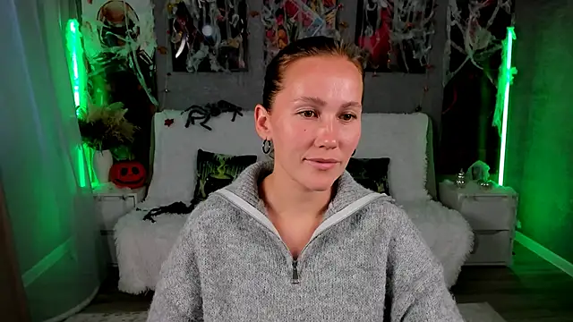 Snapshot of MichelleOrtis chatting on October 31, 12:46 pm MichelleOrtis online show from October 31, 12:46 pm