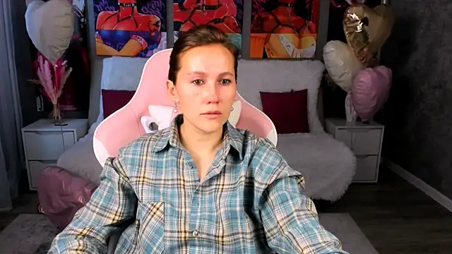 Snapshot of MichelleOrtis chatting on March 2, 6:25 am MichelleOrtis online show from March 2, 6:25 am