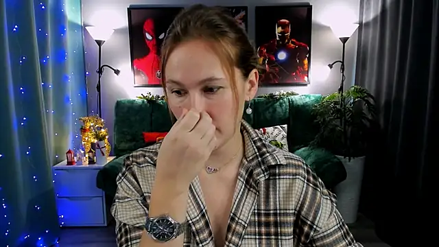 Snapshot of MichelleOrtis chatting on December 20, 6:27 am MichelleOrtis online show from December 20, 6:27 am