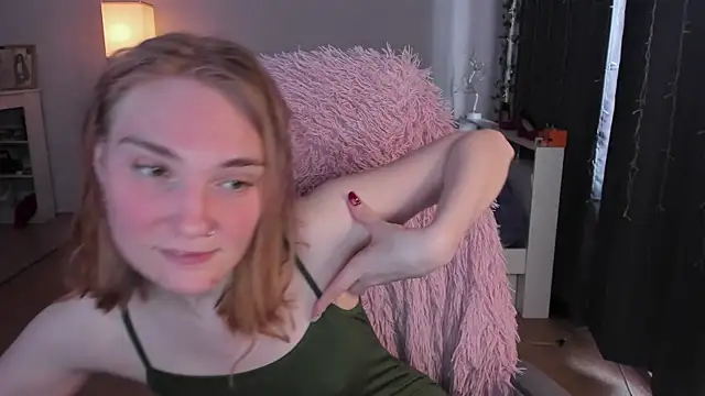 ReddHotPipper online show from April 13, 3:43 am