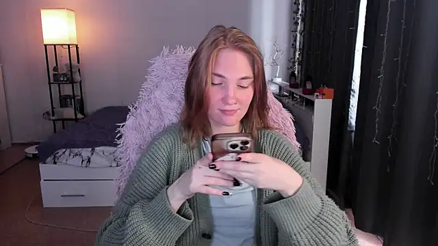 ReddHotPipper online show from April 22, 3:57 am