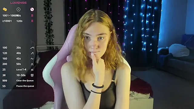 Snapshot of ReddHotPipper chatting on February 12, 1:09 am ReddHotPipper online show from February 12, 1:09 am