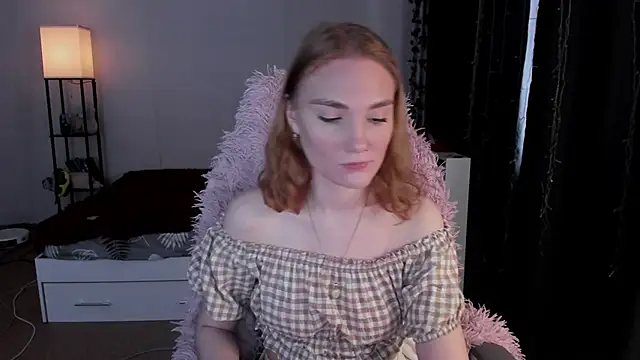 Snapshot of ReddHotPipper chatting on December 3, 3:40 am ReddHotPipper online show from December 3, 3:40 am