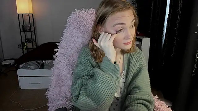 Snapshot of ReddHotPipper chatting on November 28, 3:17 am ReddHotPipper online show from November 28, 3:17 am