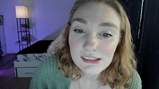 Snapshot of ReddHotPipper chatting on October 24, 2:43 am ReddHotPipper online show from October 24, 2:43 am