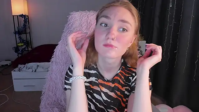 Snapshot of ReddHotPipper chatting on December 14, 3:46 am ReddHotPipper online show from December 14, 3:46 am