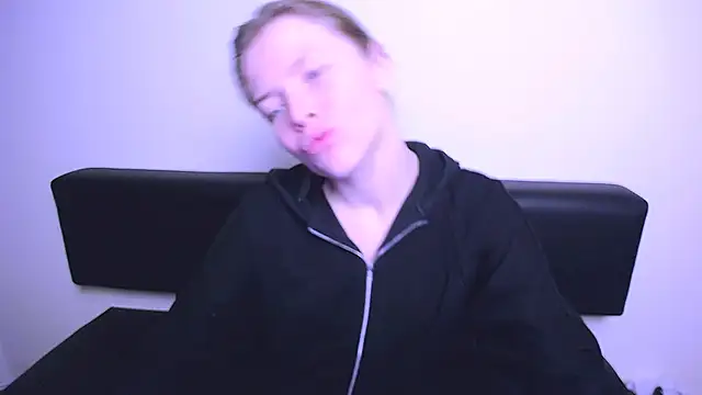 Snapshot of MissOliviaa_ chatting on February 4, 1:48 pm MissOliviaa  online show from February 4, 1:48 pm