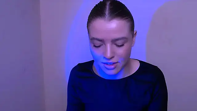 Snapshot of MissOliviaa_ chatting on December 15, 1:39 pm MissOliviaa online show from December 15, 1:39 pm