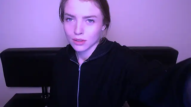 Snapshot of MissOliviaa_ chatting on February 2, 1:30 pm MissOliviaa  online show from February 2, 1:30 pm