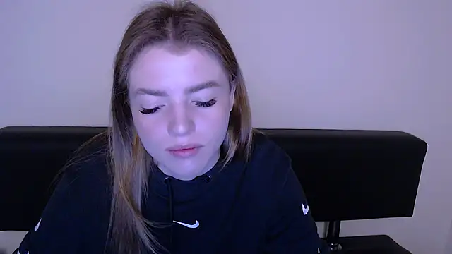 Snapshot of MissOliviaa_ chatting on March 6, 8:41 am MissOliviaa  online show from March 6, 8:41 am