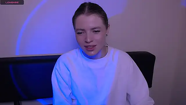 Snapshot of MissOliviaa_ chatting on November 1, 8:30 am MissOliviaa online show from November 1, 8:30 am