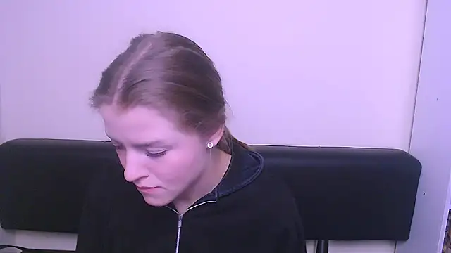 Snapshot of MissOliviaa_ chatting on February 3, 7:51 am MissOliviaa  online show from February 3, 7:51 am